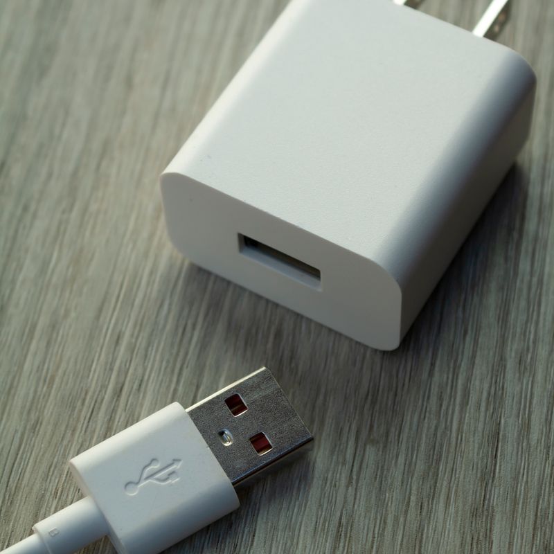 Chargeur et câbles